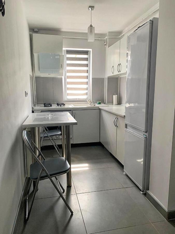 White & Elegant Luxury Apartament Apartment Craiova Exterior photo