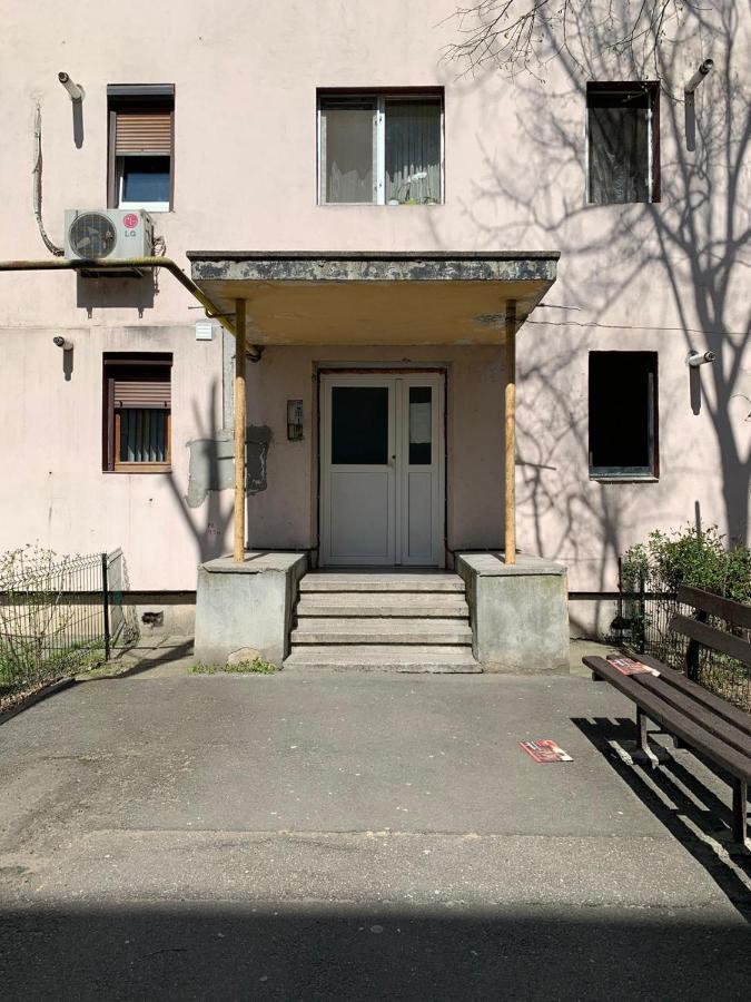 White & Elegant Luxury Apartament Apartment Craiova Exterior photo