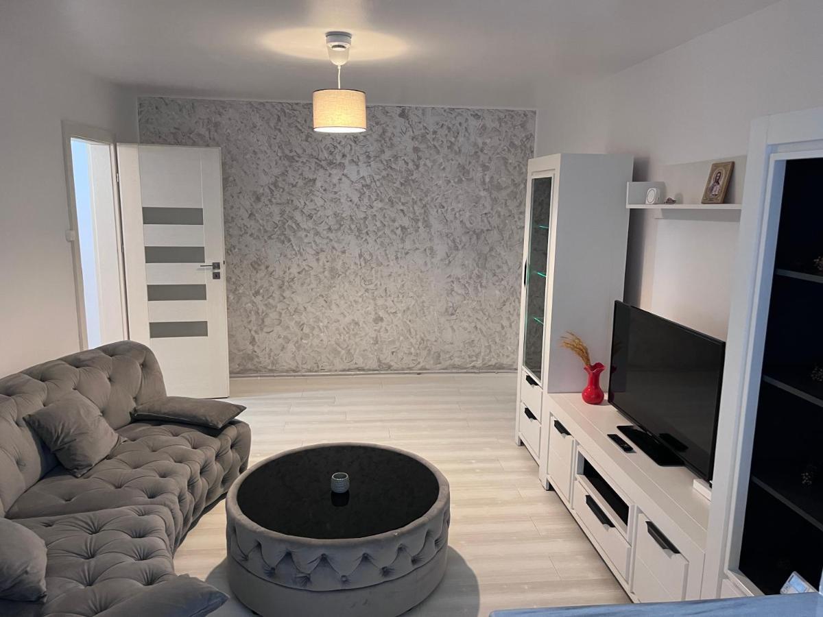White & Elegant Luxury Apartament Apartment Craiova Exterior photo